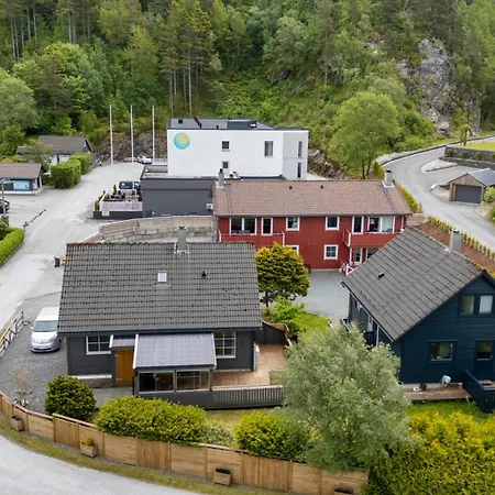 Отель Kinn Флоро