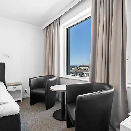 Kinn Hotel 3*