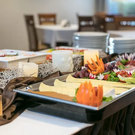 Kinn Hotel 3*