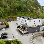 Kinn Hotel